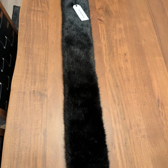 Elegant Black Faux Fur Scarf - Picture 2 of 6